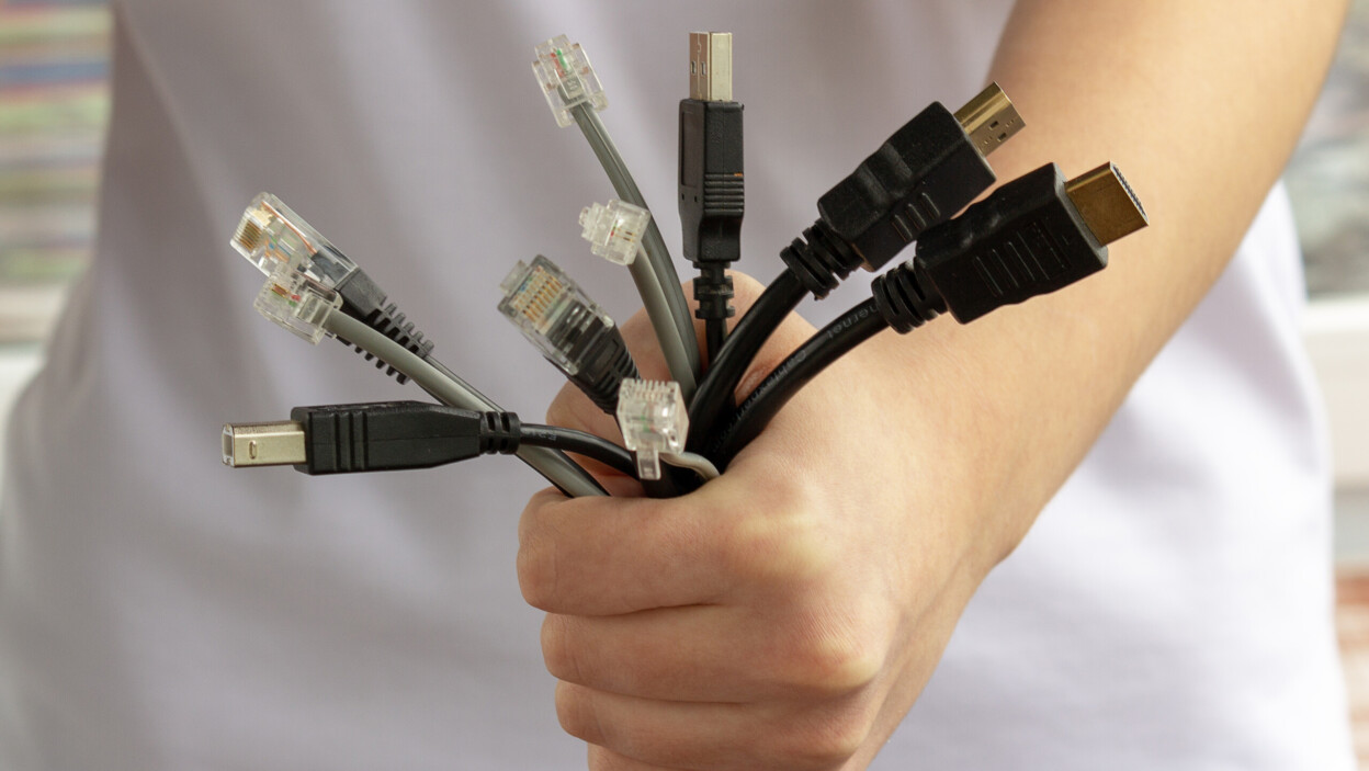 Przewody i kable do komunikacji elektronicznej, informacyjnej, komputerowej i internetowej. Technologie internetowe przyszłości.