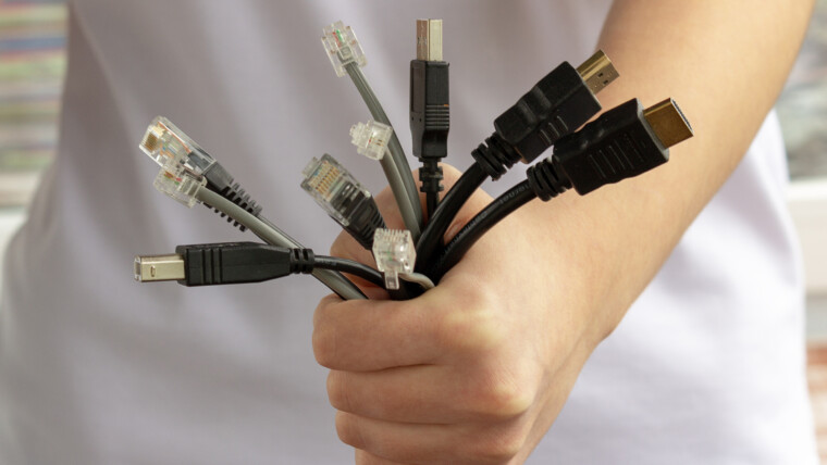 Przewody i kable do komunikacji elektronicznej, informacyjnej, komputerowej i internetowej. Technologie internetowe przyszłości.