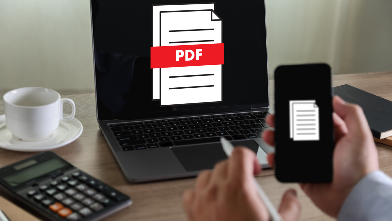 Przycisk PDF na ekranie Komputer przenośny proces konwersji dokumentu do innego formatu Konwertowanie plików PDF za pomocą programów internetowych