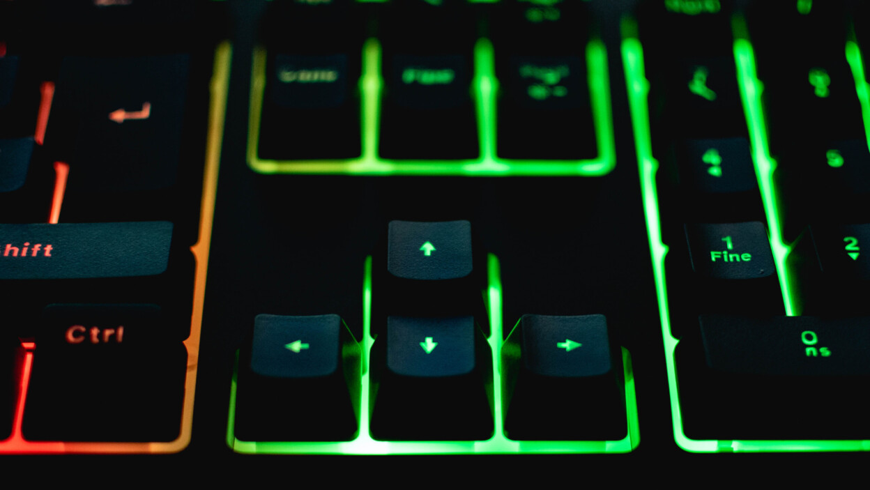 Klawiatura mechaniczna z diodami LED i myszką