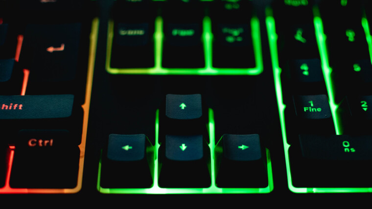 Klawiatura mechaniczna z diodami LED i myszką