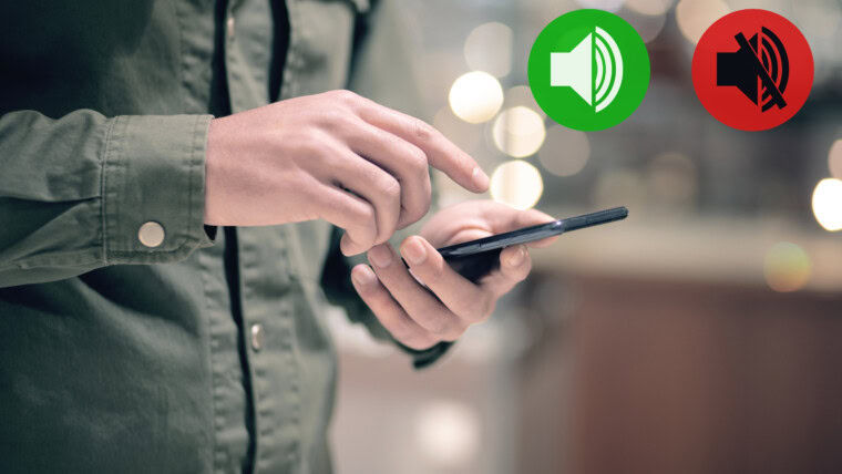 Ikony włączonych i wyłączonych dźwięków Mężczyzna stukający w ekran telefonu