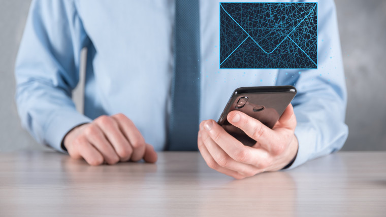 Biznesmen ręka trzyma ikonę listuIkony e-mailSkontaktuj się z nami za pomocą biuletynu e-mail i chroń swoje dane osobowe przed spamem Centrum obsługi klienta skontaktuj się z namiBiuletyn marketingowy e-mail