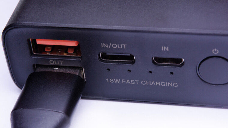 Port Micro-USB na power banku