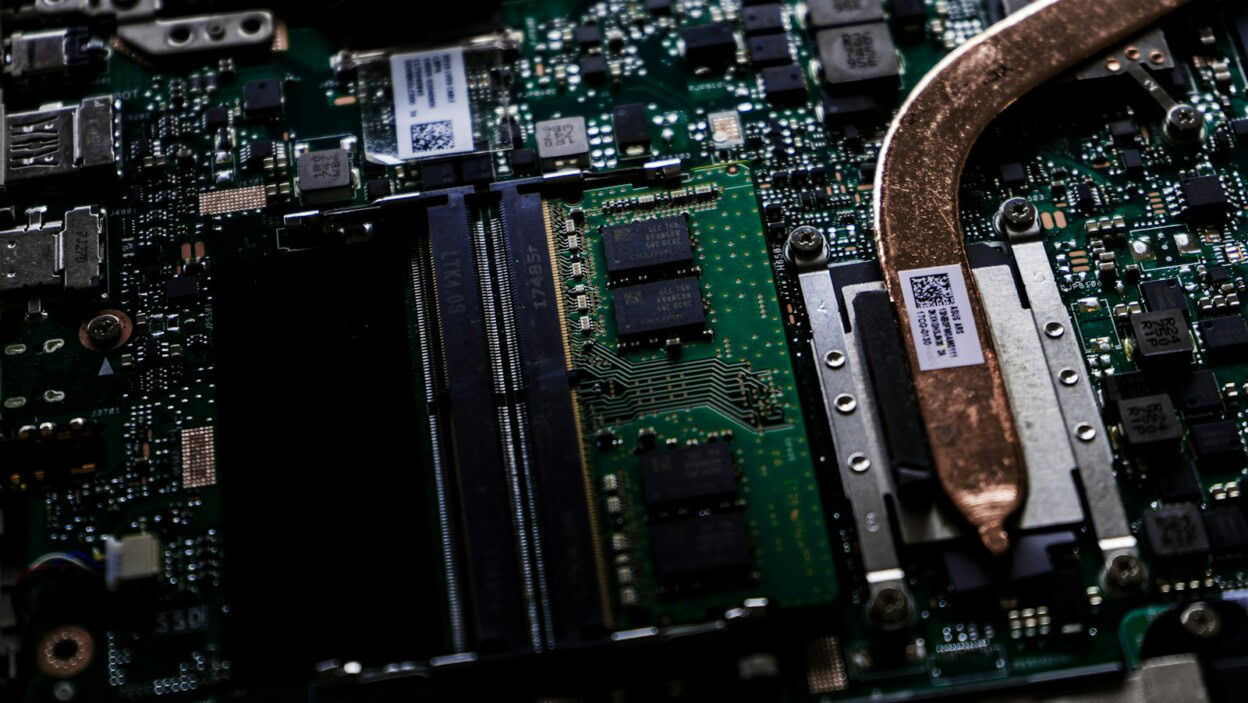 green and black computer motherboard